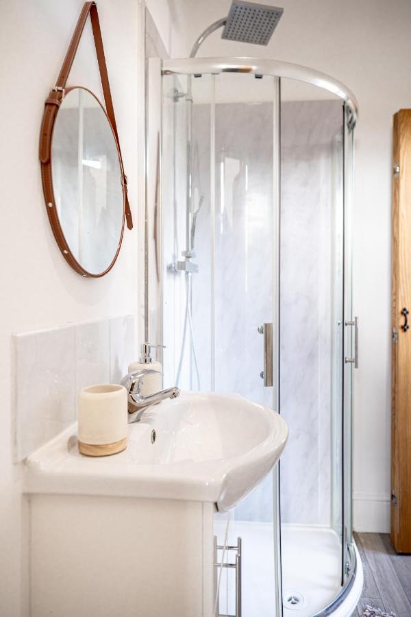Cozy 1-Bedroom Apartment In The Heart Of Barnsley Town Centre Exteriör bild