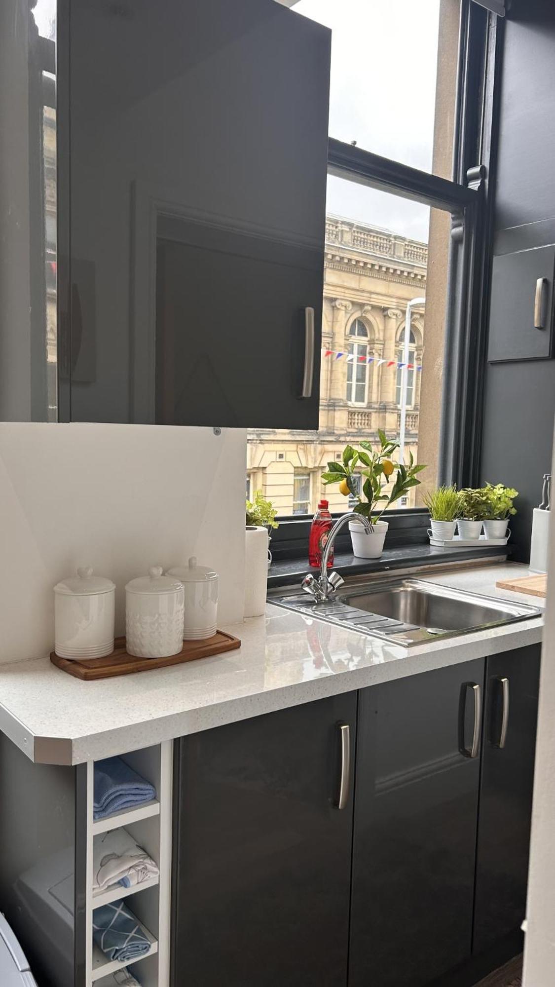 Cozy 1-Bedroom Apartment In The Heart Of Barnsley Town Centre Exteriör bild